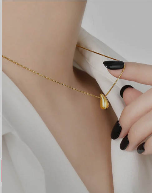 Gold toned tear drop chain